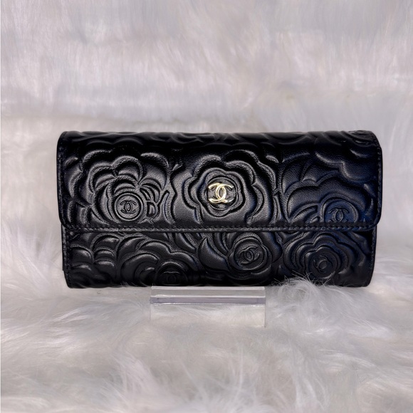 NWOT Precision GWP Chanel Camellia Embossed Large Gusset Flap Wallet Black ❤️… - Picture 1 of 8